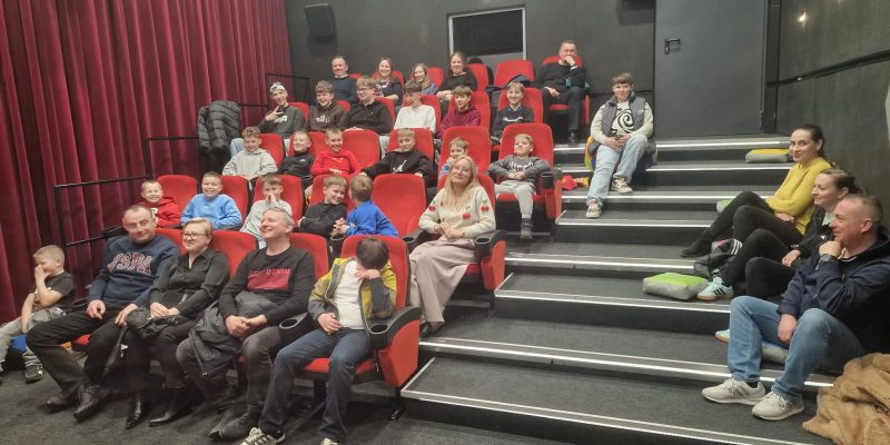 Wyjazd ministrantów do kina na film „Niebo nie może czekać. Historia Carla Acutisa”